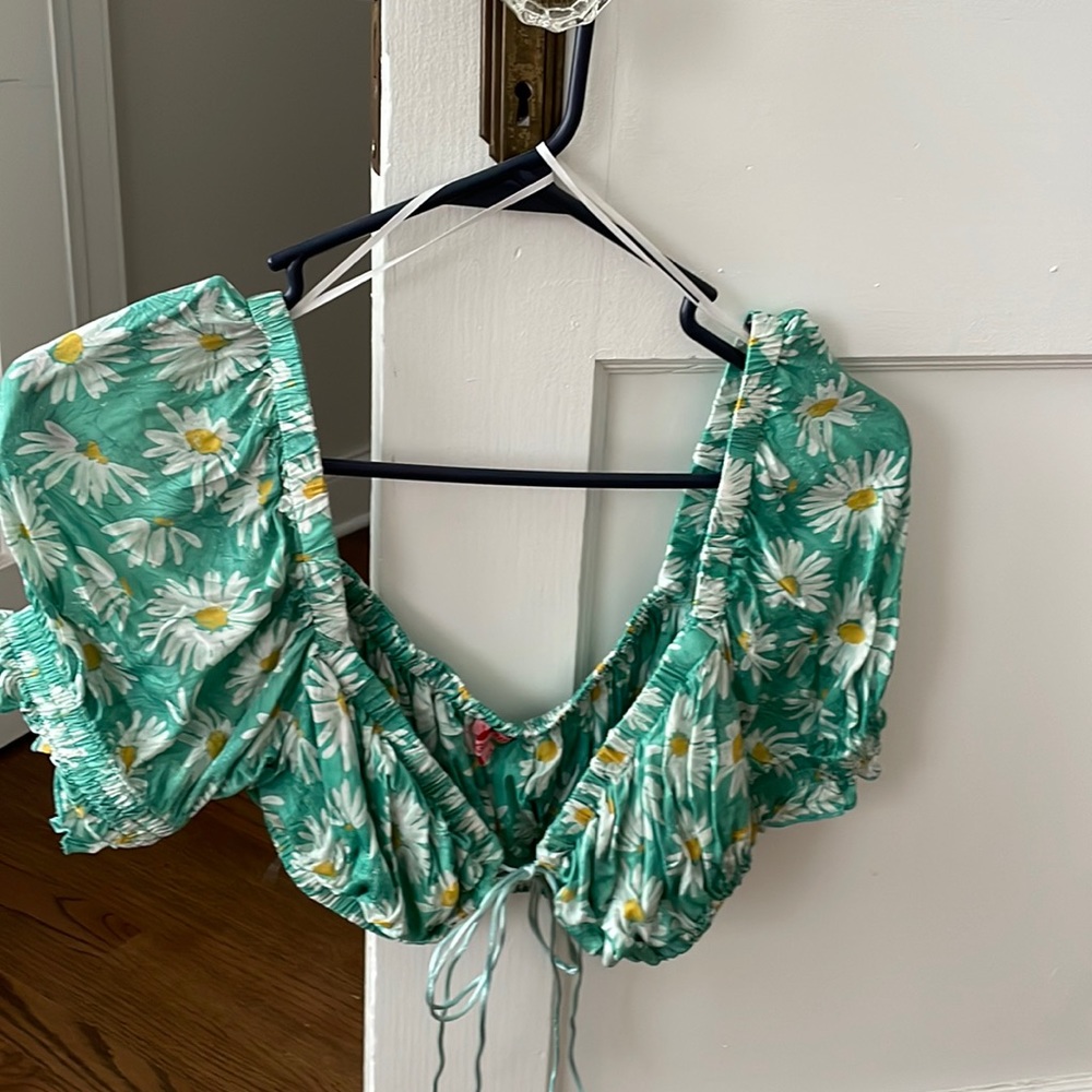 Verge Girl front tie crop